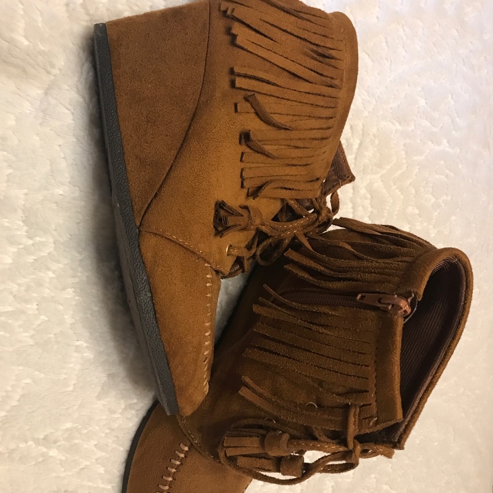 Super cute tassel wedges. Like new!!